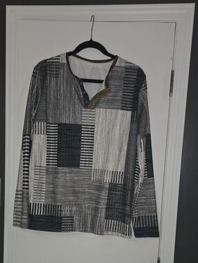 Long-Sleeve Patchwork Henley Shirt - Gray